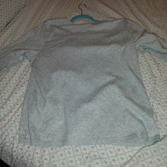 Karen Scott. Size 1X. 3/4 length sleeve gray with gray and yellow design. - Picture 2 of 7